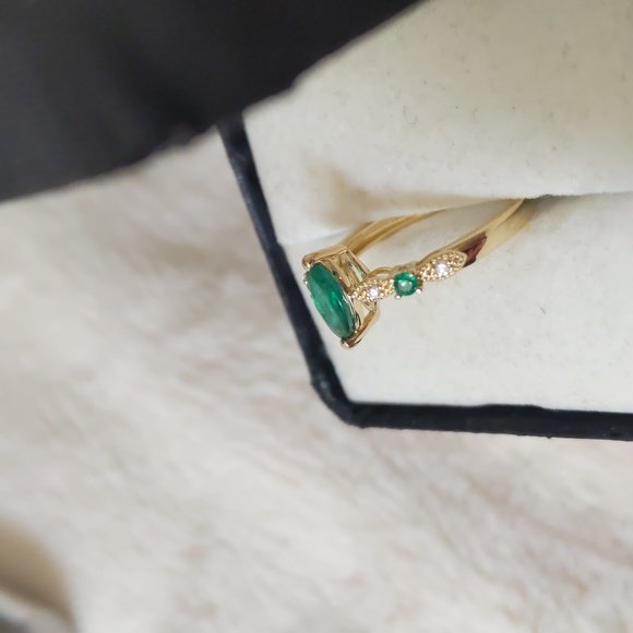 Emerald and Diamond Ring - Picture 3 of 8